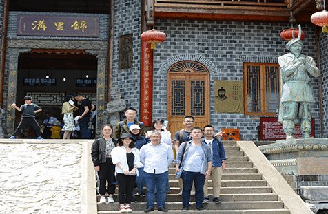 说明: E:\桂恒俊辅导员工作\宣传工作\【91黑料
】萧洪恩教授率研究生前往锦里沟土苗文化风情区调研\请置于第一段之前.jpg